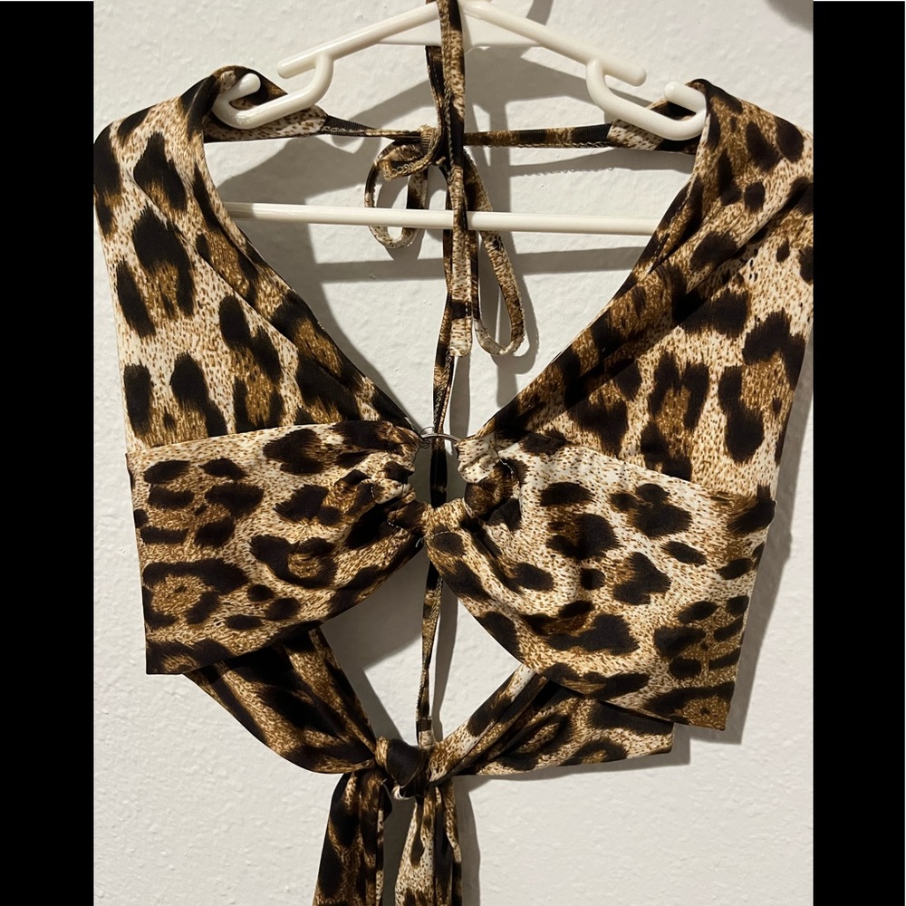 Leopard plunge crop top